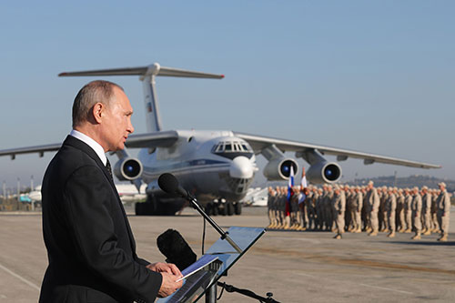 Президент России Владимир Путин на российской авиабазе "Хмеймим". 